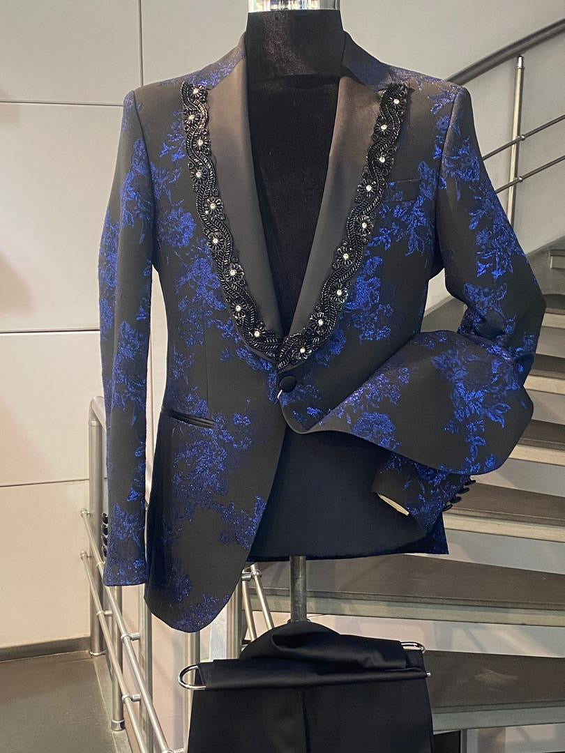 Costume cérémoniale fleurie