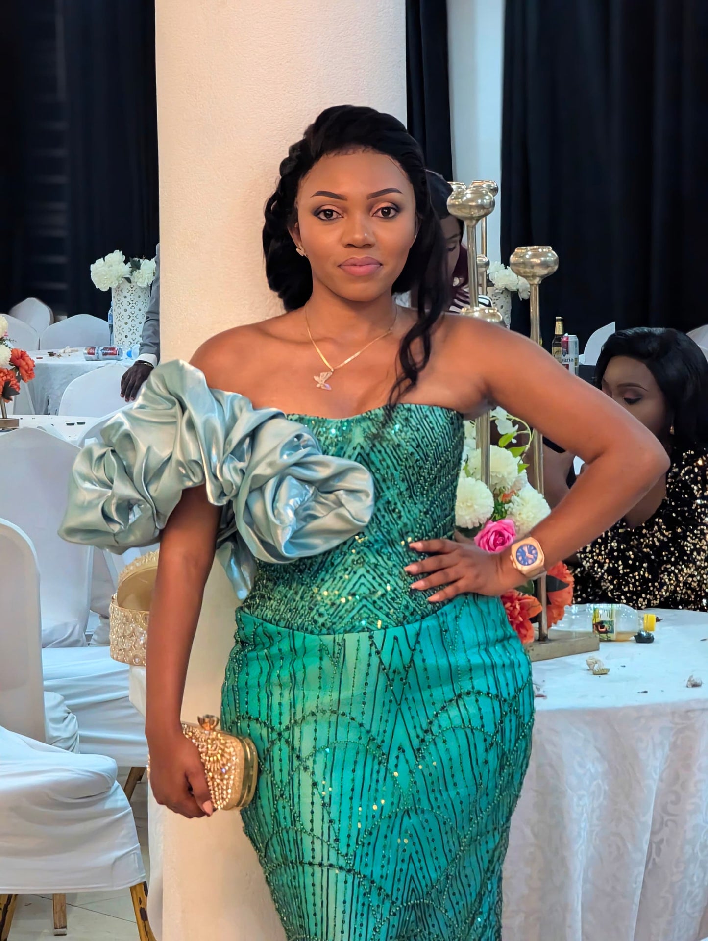 Robe à corset perlé extravagante