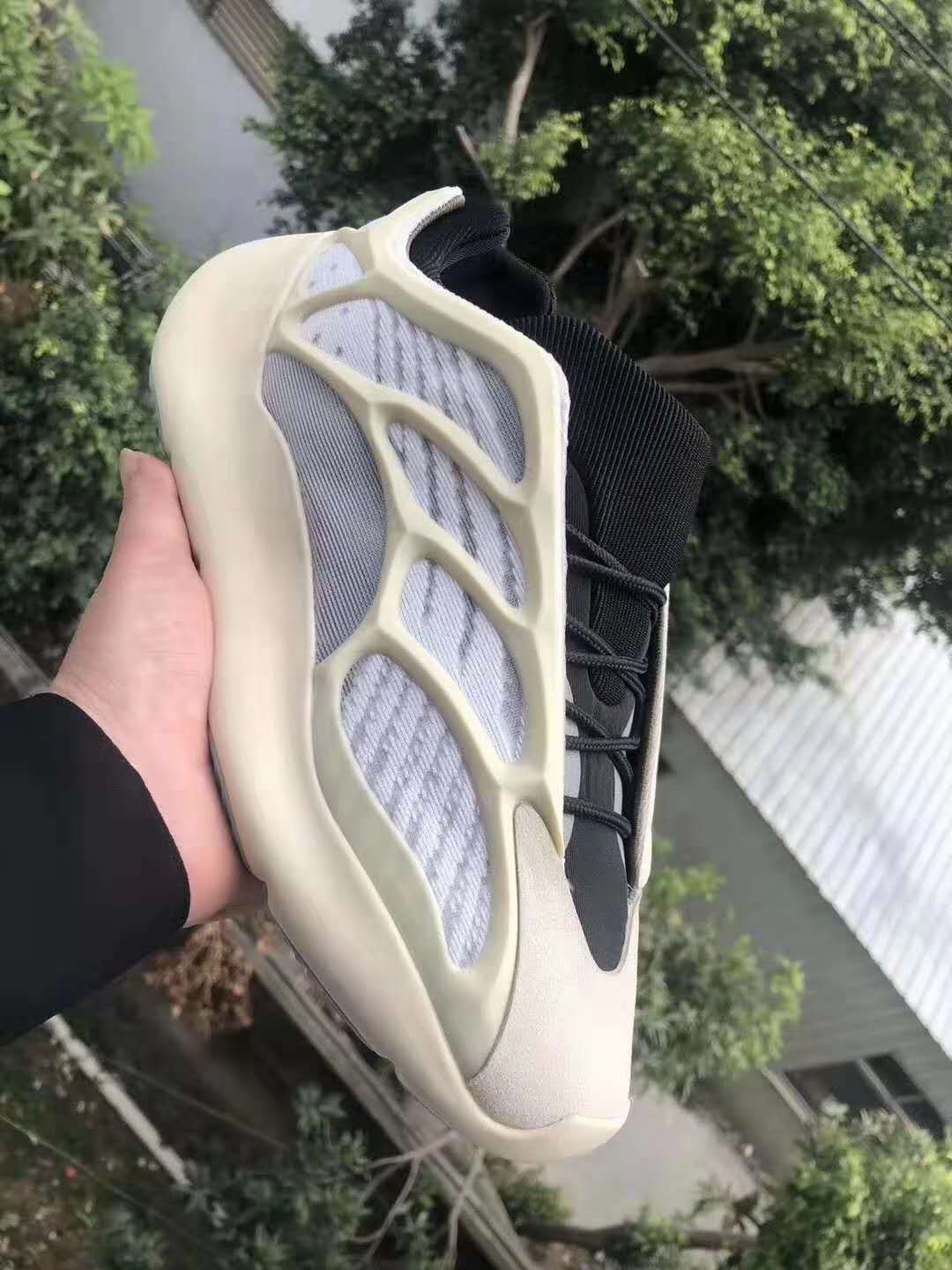 Adidas Yeezy 700 Boost