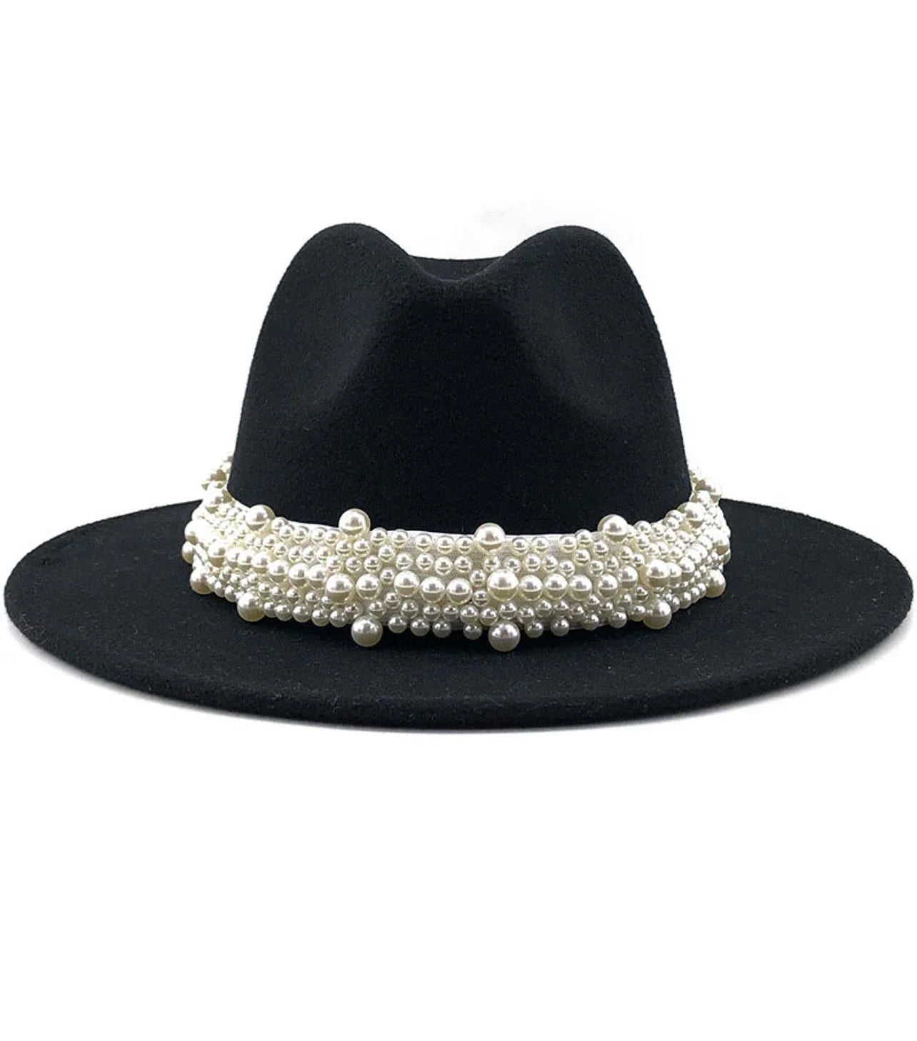 Chapeau large bord avec un bandeau en perle